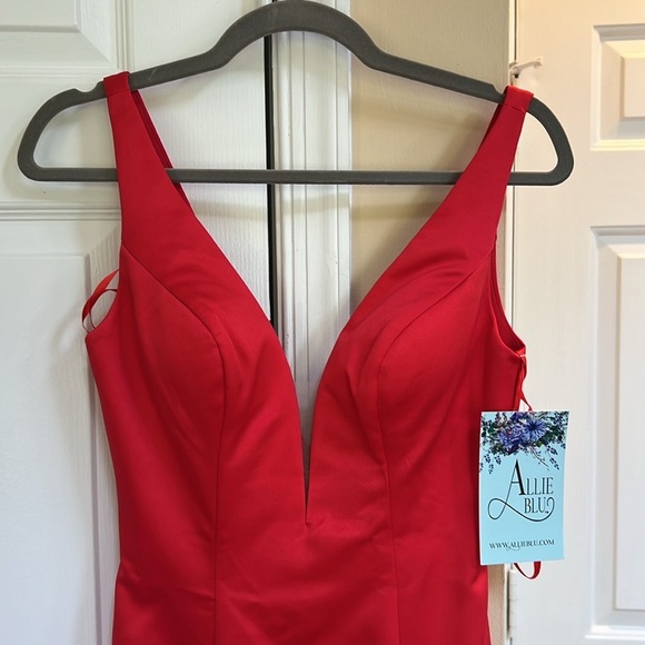 Dresses & Skirts - Plunging Fit and Flare Gown